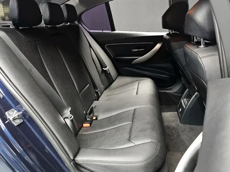 BMW 320 d Ed Edition, снимка 9 - Автомобили и джипове - 53030708