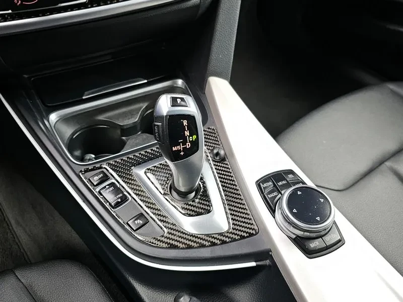 BMW 320 d Ed Edition, снимка 12 - Автомобили и джипове - 53030708