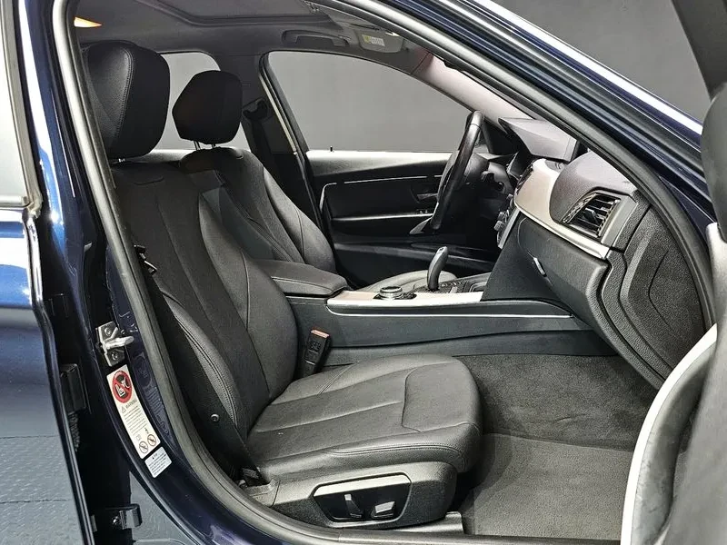 BMW 320 d Ed Edition, снимка 8 - Автомобили и джипове - 53030708