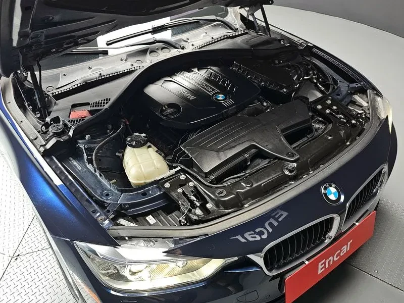 BMW 320 d Ed Edition, снимка 6 - Автомобили и джипове - 53030708