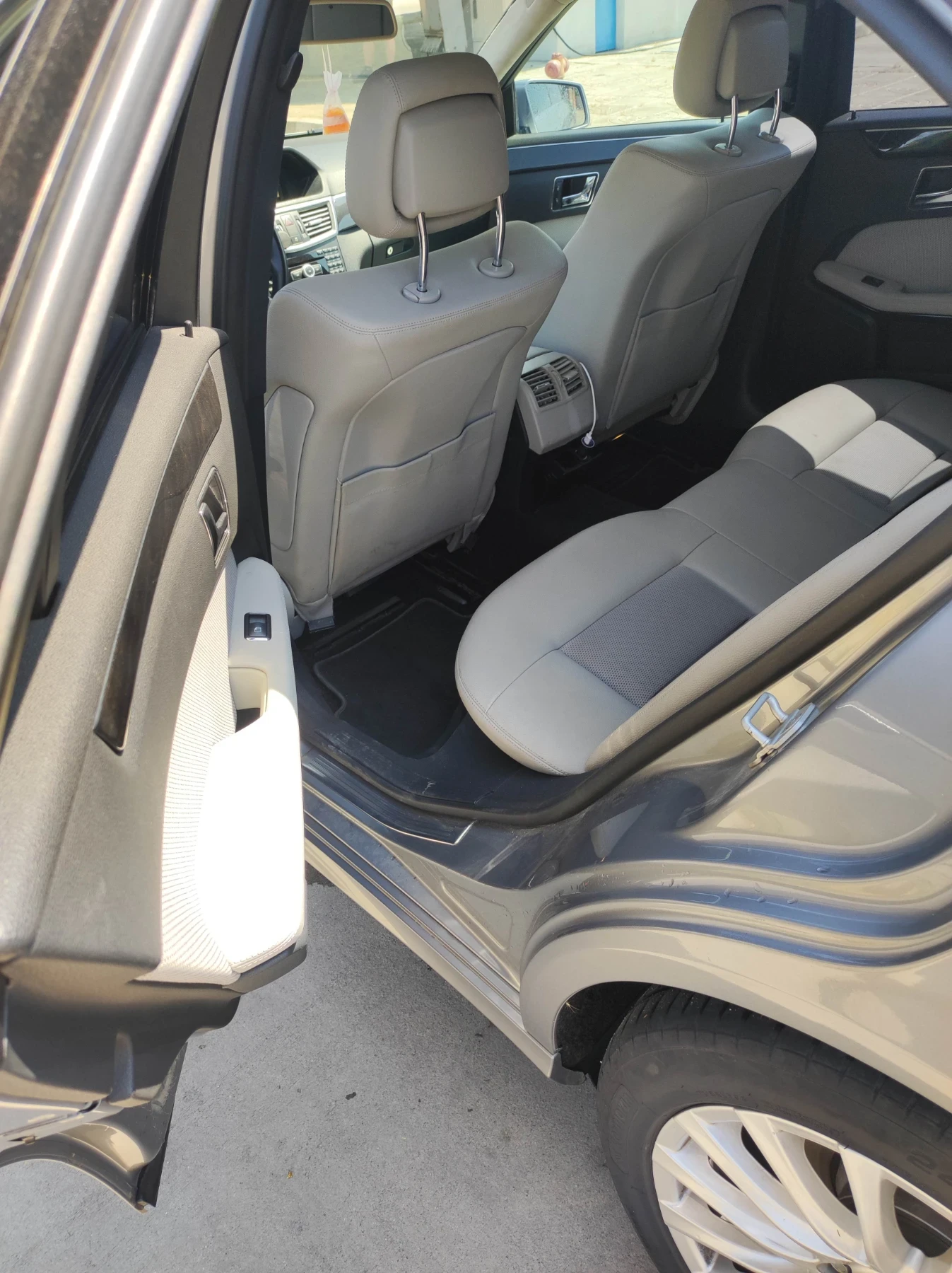 Mercedes-Benz E 350 4 matik - изображение 9