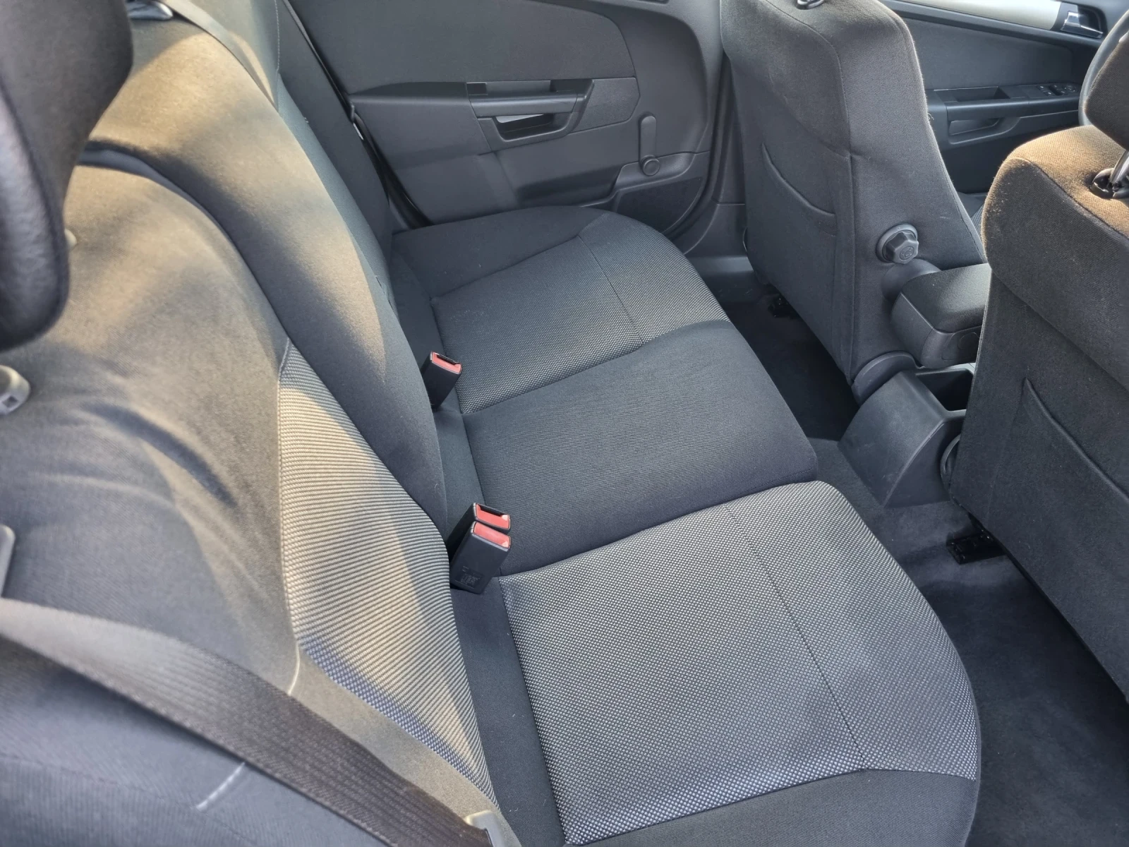 Opel Astra 1, 600 EURO5  - изображение 10