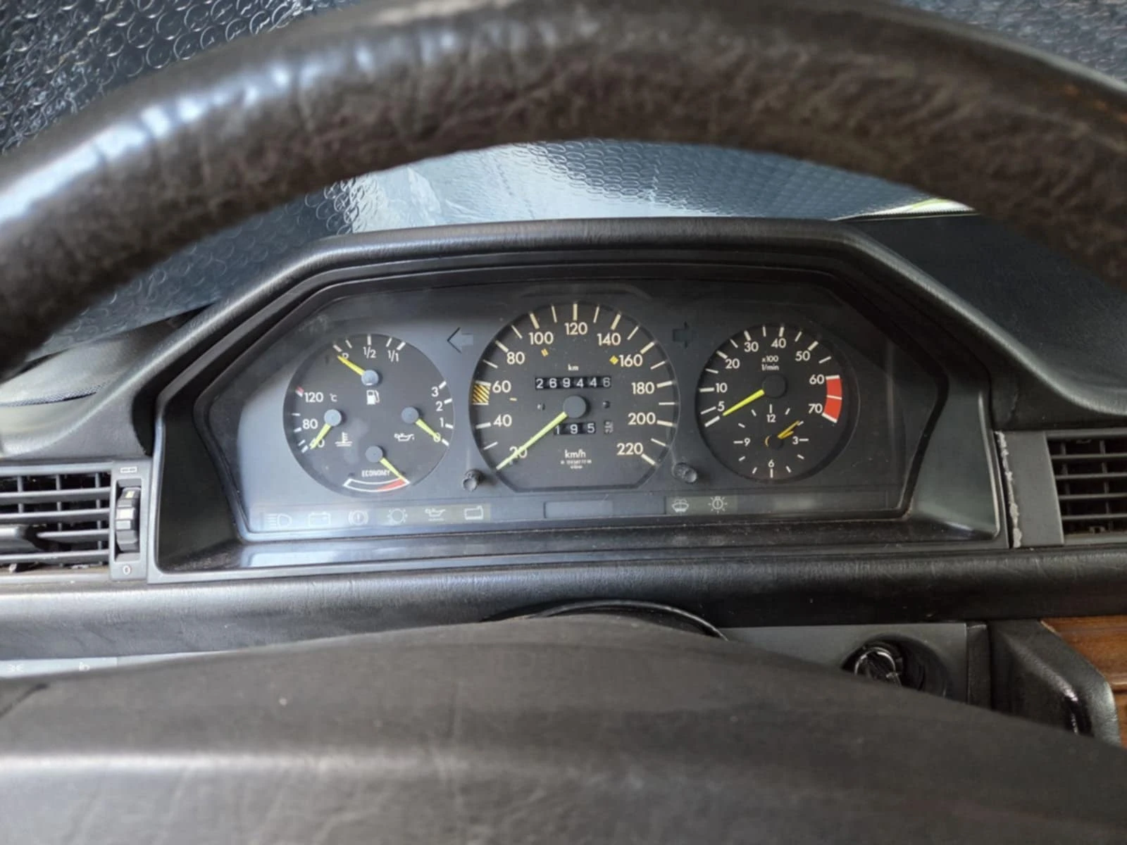 Mercedes-Benz E 200  - изображение 8