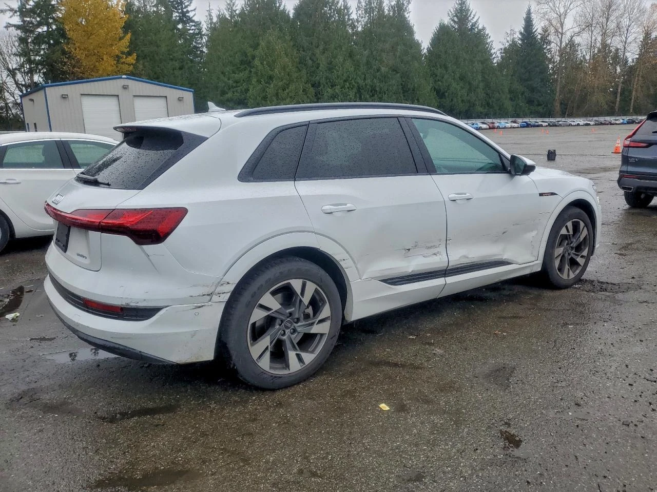 Audi E-Tron PREMIUM*  - изображение 4