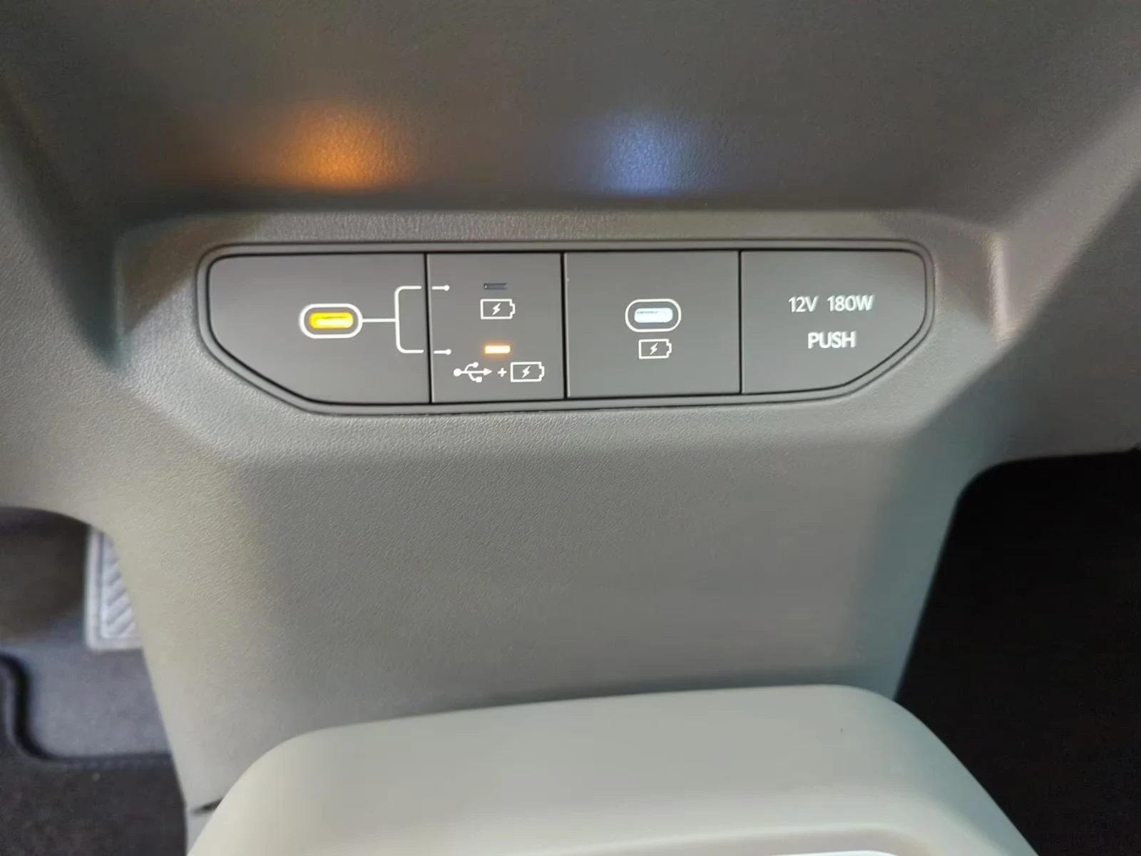 Kia EV3 AIR 58.3kwh Navi / Kamera / LED / CARPLAY | Mobile.bg � ����������� 15