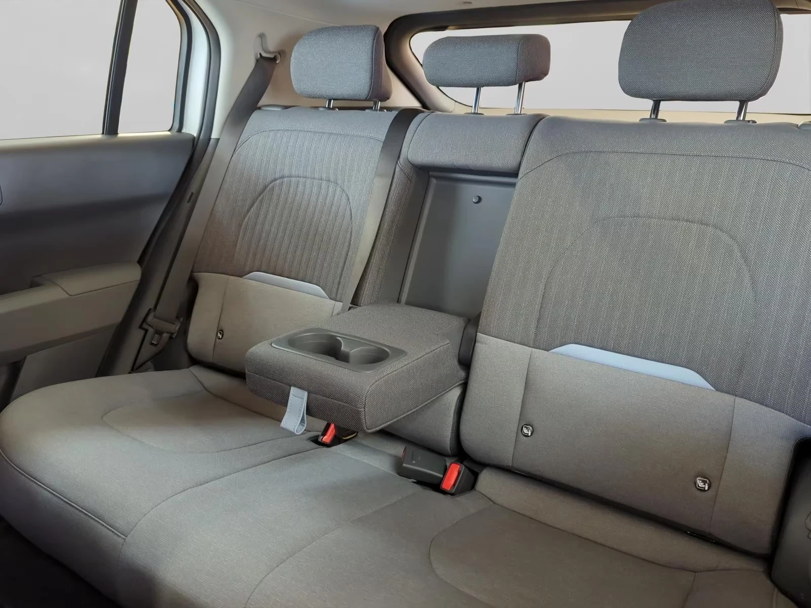 Kia EV3 AIR 58.3kwh Navi / Kamera / LED / CARPLAY | Mobile.bg � ����������� 13