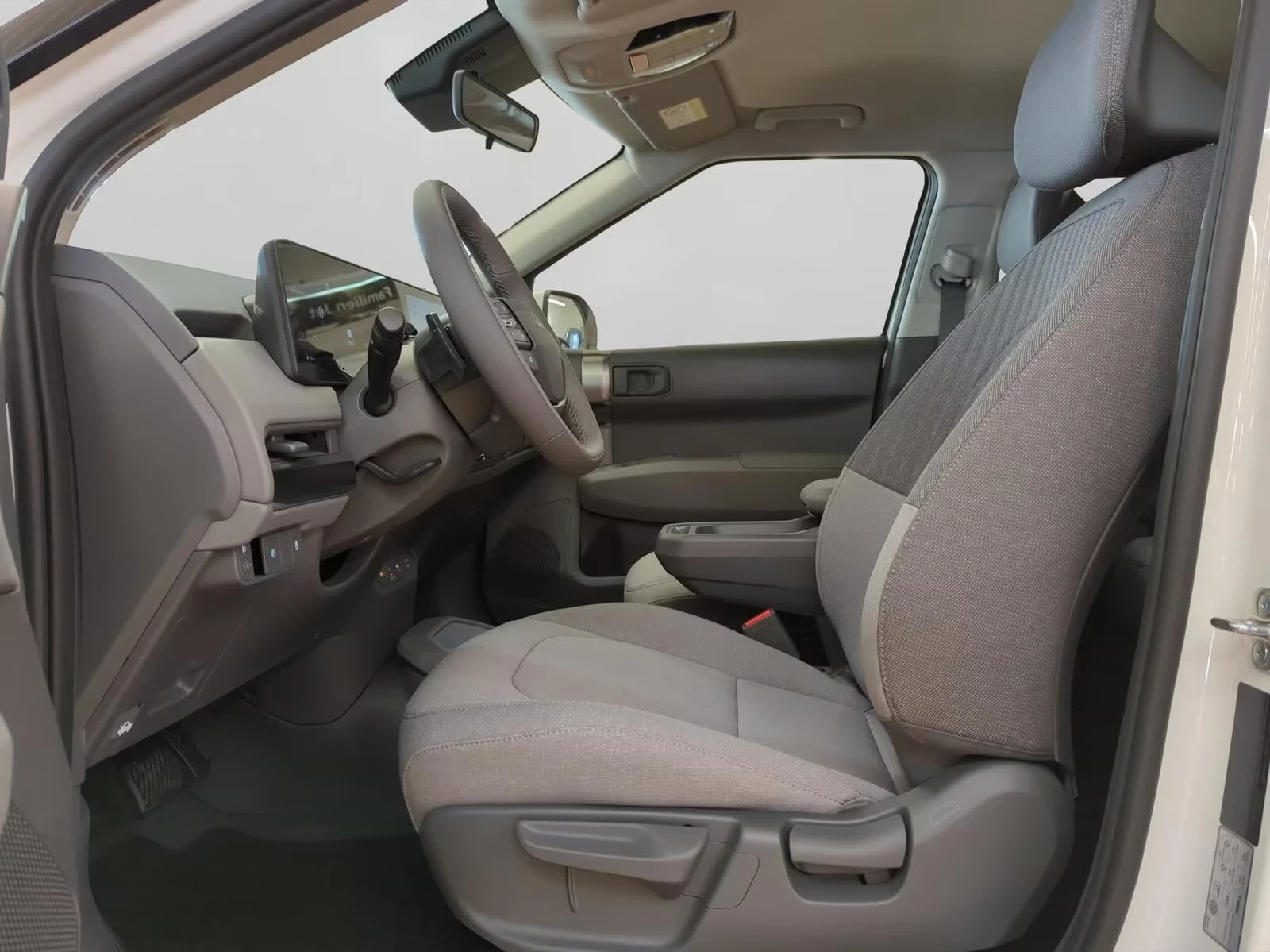 Kia EV3 AIR 58.3kwh Navi / Kamera / LED / CARPLAY | Mobile.bg � ����������� 10