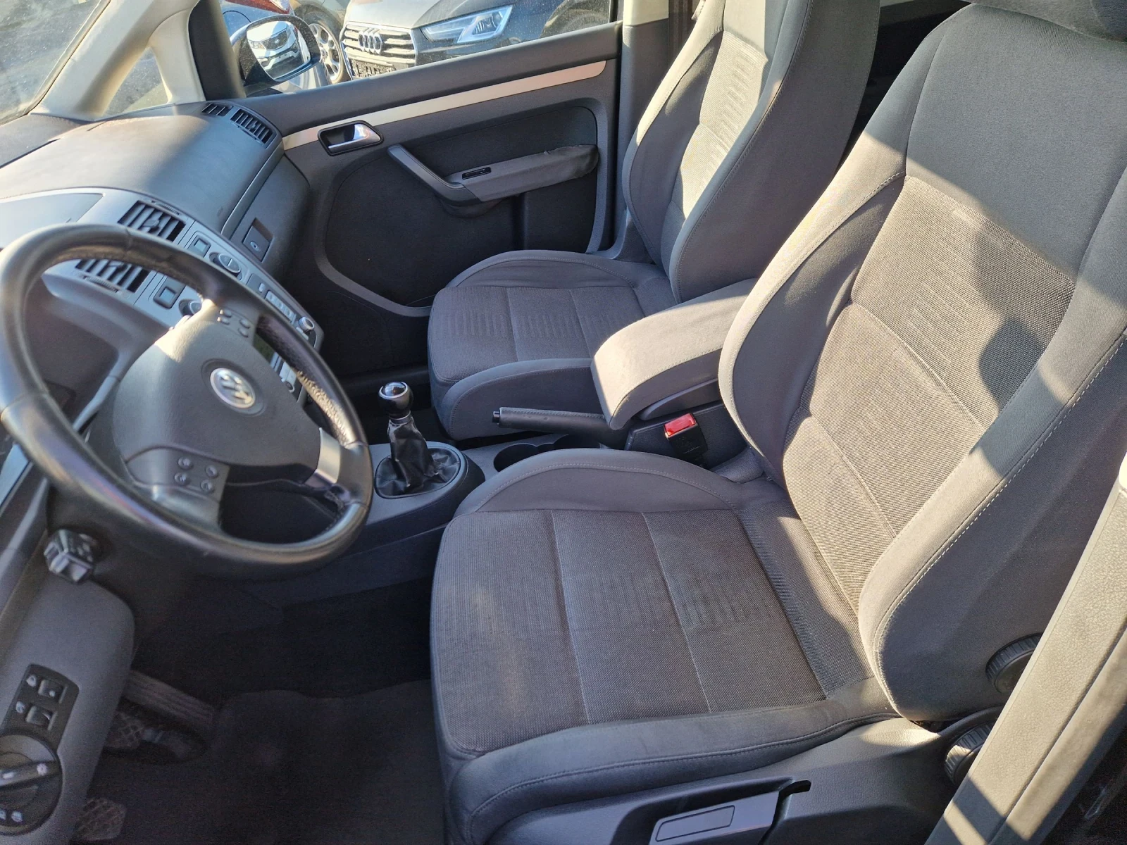 VW Touran 2.0TDI 140HP.ITALIA, снимка 13 - Автомобили и джипове - 54299705