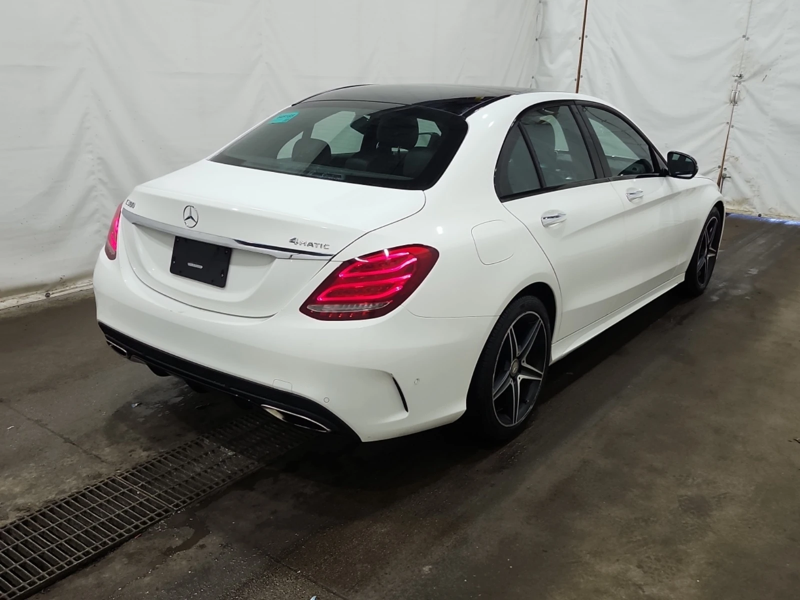 Mercedes-Benz C 300 4MATIC * * CARFAX * * АВТО КРЕДИТ * * , снимка 3 - Автомобили и джипове - 54827577