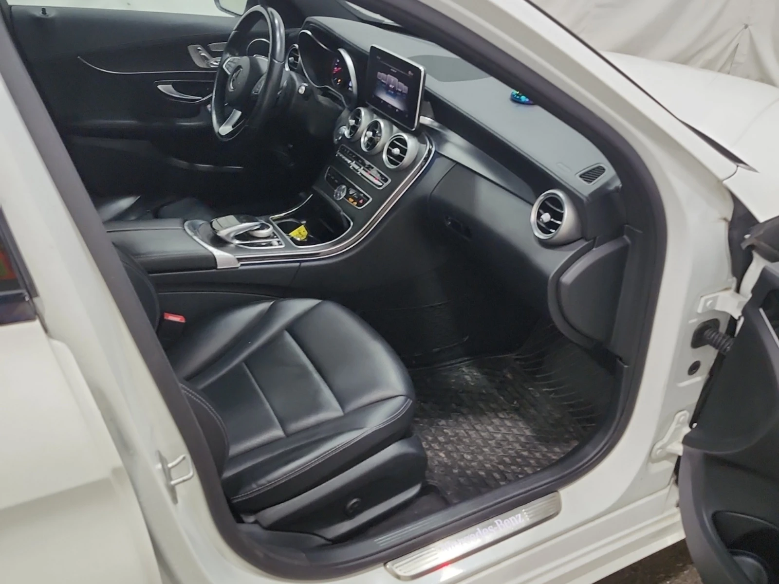 Mercedes-Benz C 300 4MATIC * * CARFAX * * АВТО КРЕДИТ * * , снимка 8 - Автомобили и джипове - 54827577