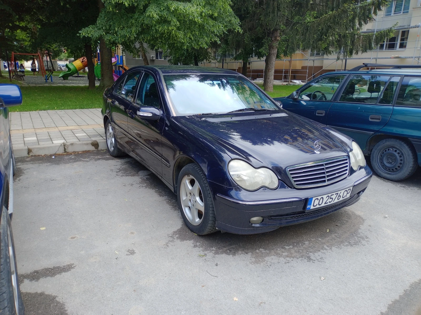 Mercedes-Benz C 220, снимка 2 - Автомобили и джипове - 54906227