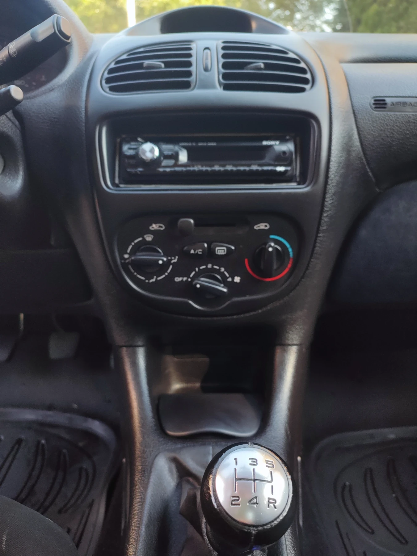 Peugeot 206 1.4 бензин, снимка 8 - Автомобили и джипове - 54956142