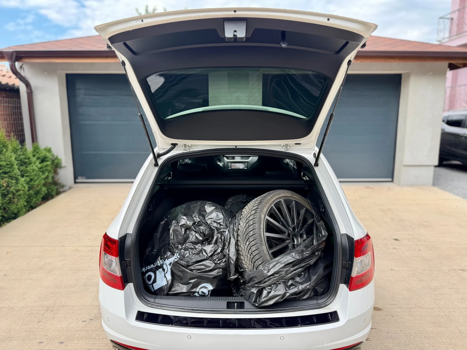 Skoda Octavia vRS 2.0 TDI DSG Carbon , снимка 16 - Автомобили и джипове - 55129680