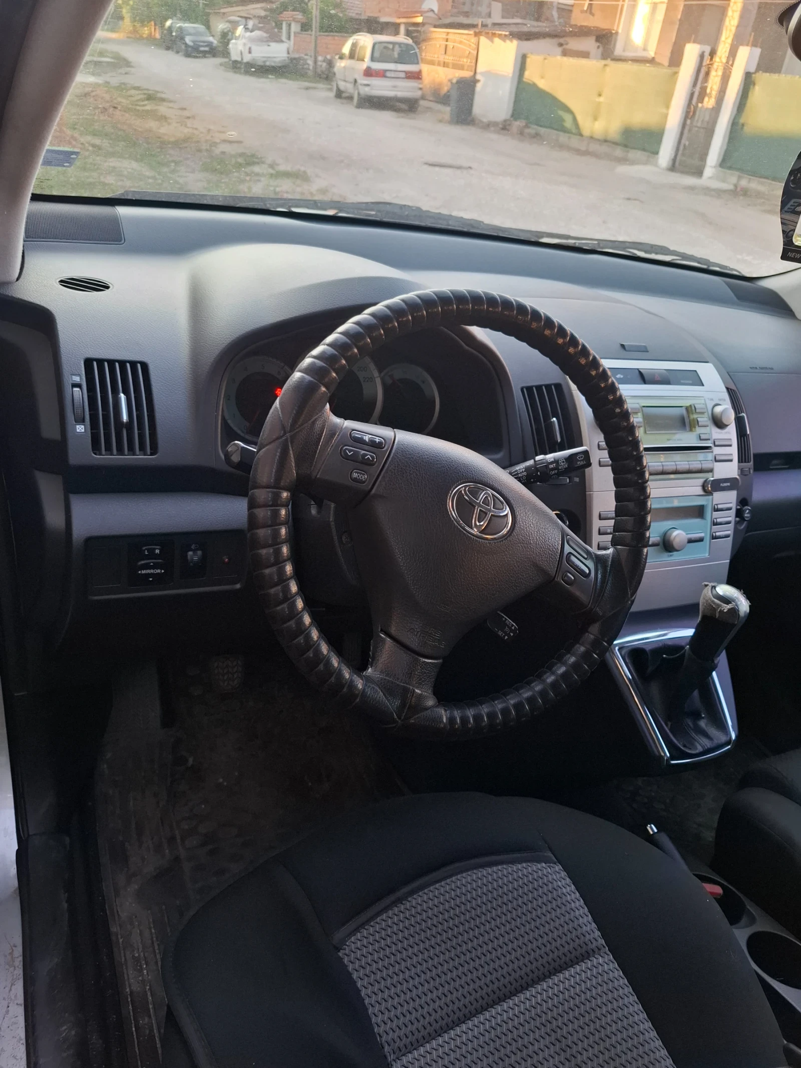 Toyota Corolla verso, снимка 7 - Автомобили и джипове - 55467130