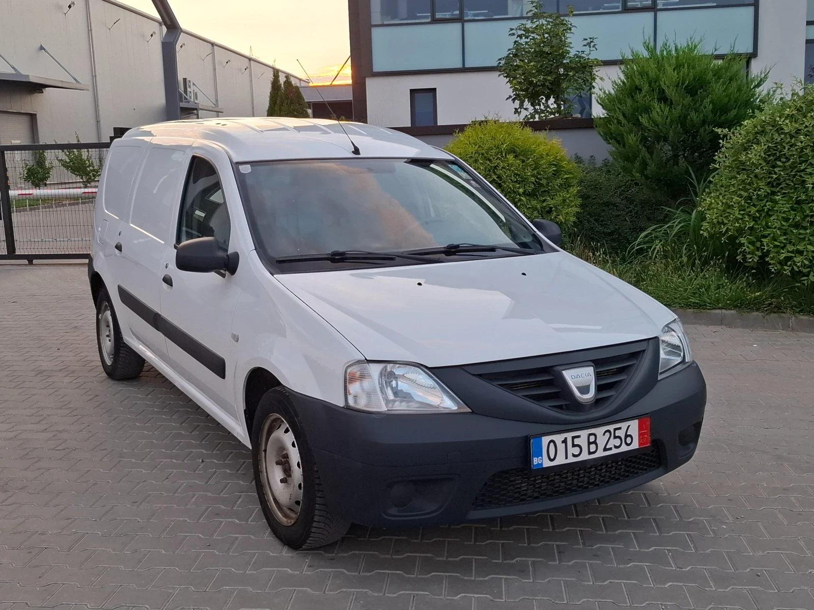 Dacia Logan 1.5DCI* (75кс)* KLIMATIK* НОВ ВНОС* , снимка 9 - Автомобили и джипове - 55710830