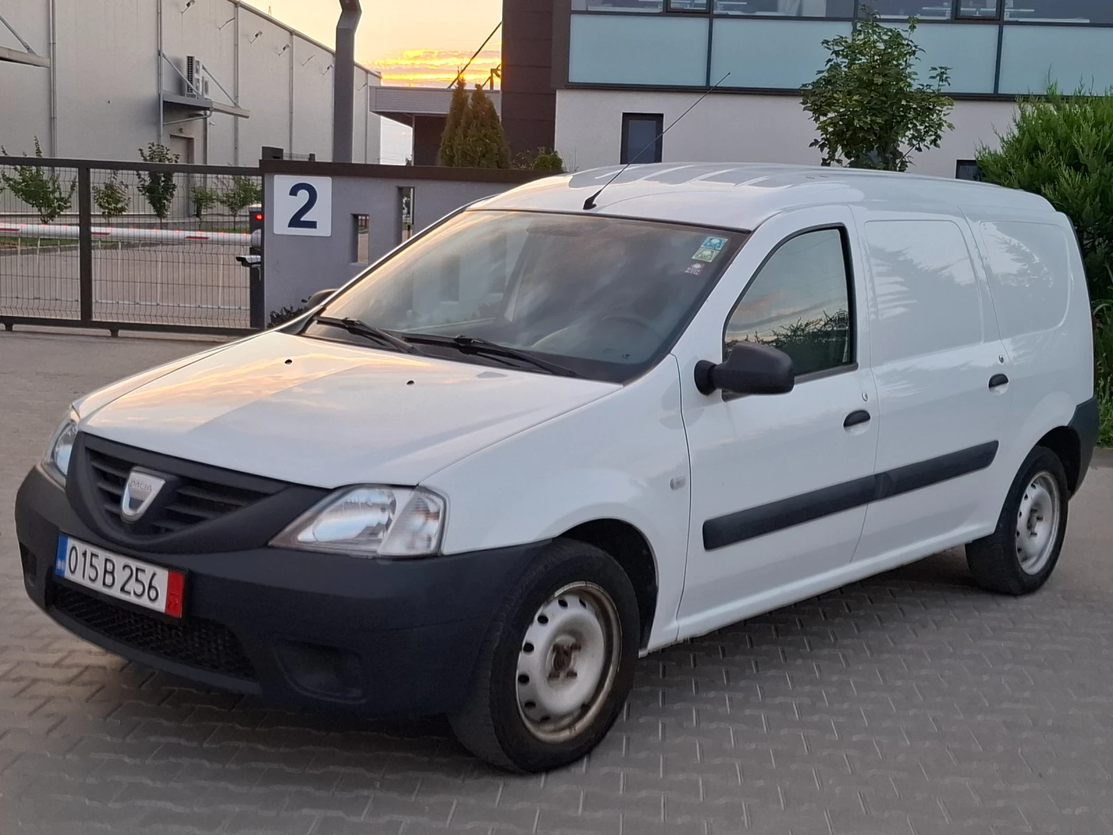 Dacia Logan 1.5DCI* (75кс)* KLIMATIK* НОВ ВНОС* , снимка 5 - Автомобили и джипове - 55710830