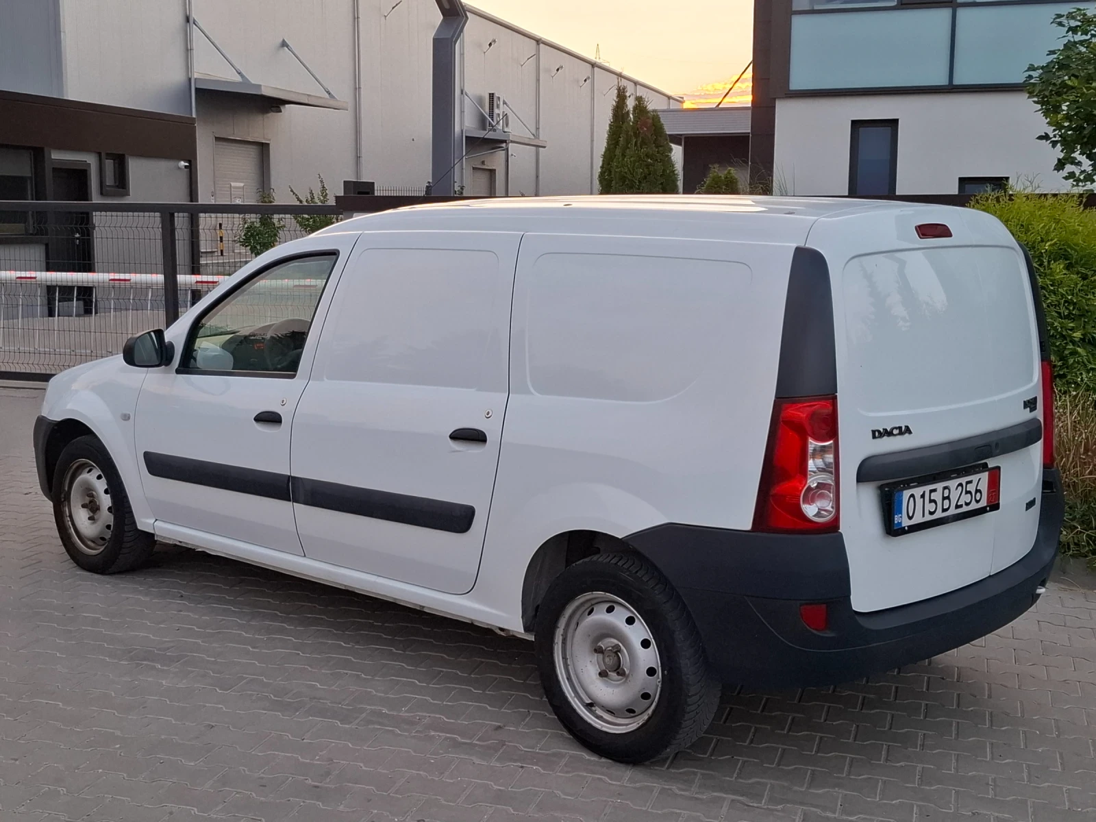 Dacia Logan 1.5DCI* (75кс)* KLIMATIK* НОВ ВНОС* , снимка 6 - Автомобили и джипове - 55710830