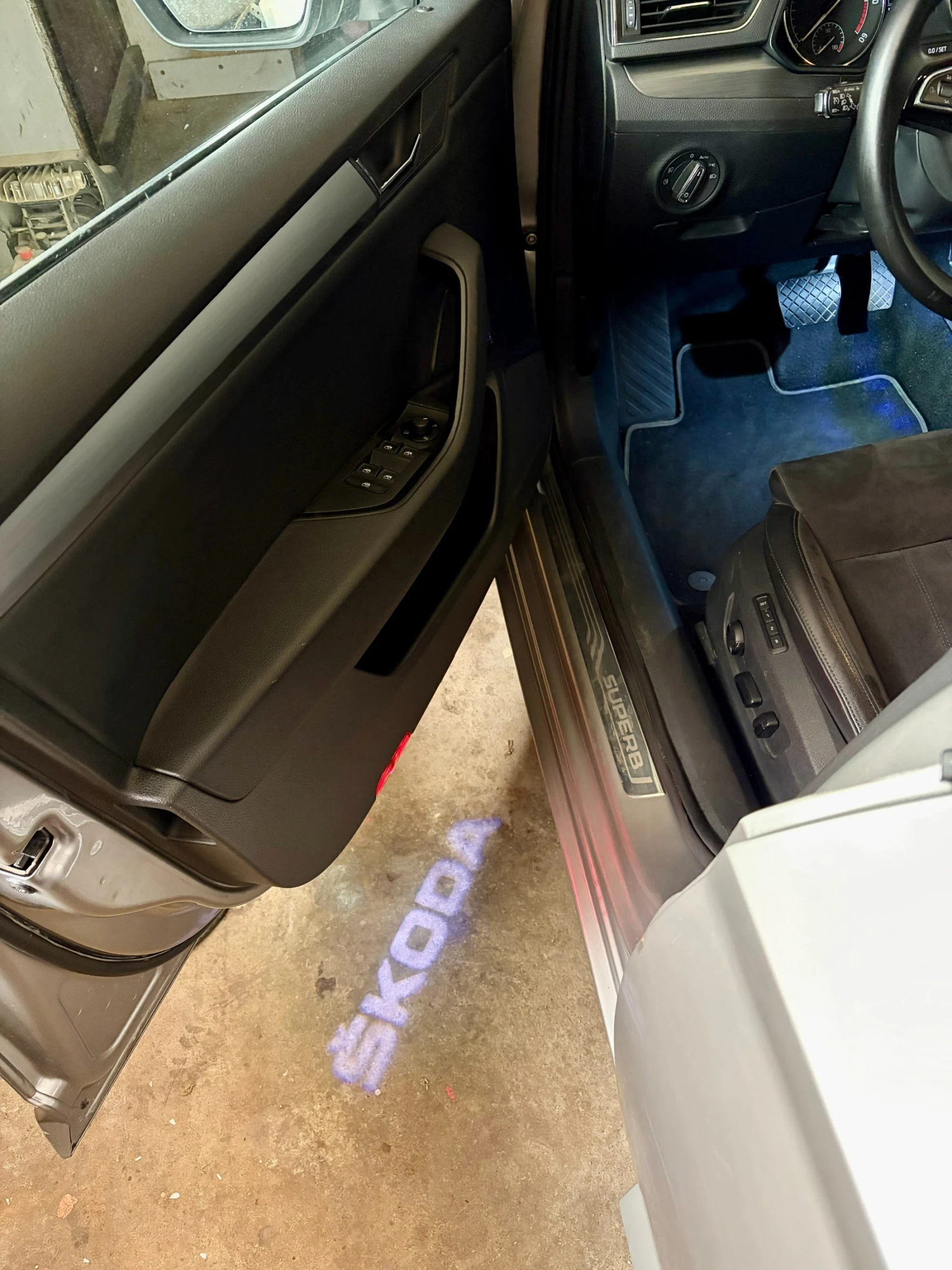 Skoda Superb Laurin & Klement 2.0 TDI 150 кс, снимка 11 - Автомобили и джипове - 55986338