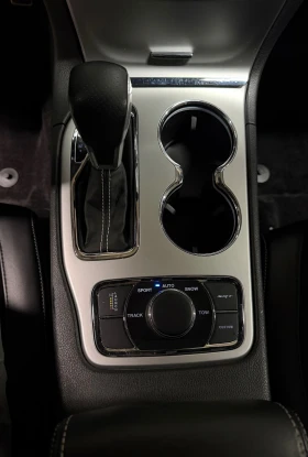 Jeep Grand cherokee 6.4 SRT/Facelift/Distronic/Panorama/Keyless/Harman, снимка 10