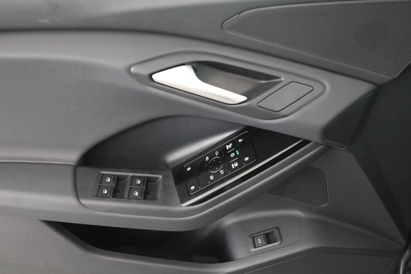 Audi Q6 83kW* S-LINE* DISTR* KEYLESS* 360CAM* , снимка 7 - Автомобили и джипове - 52747548