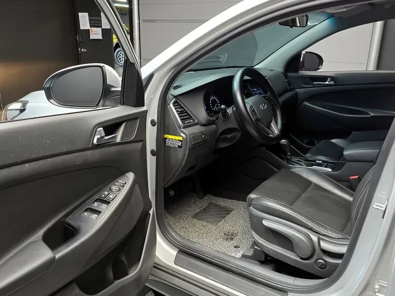 Hyundai Tucson 2.0 4Wd Style, снимка 11 - Автомобили и джипове - 53561634