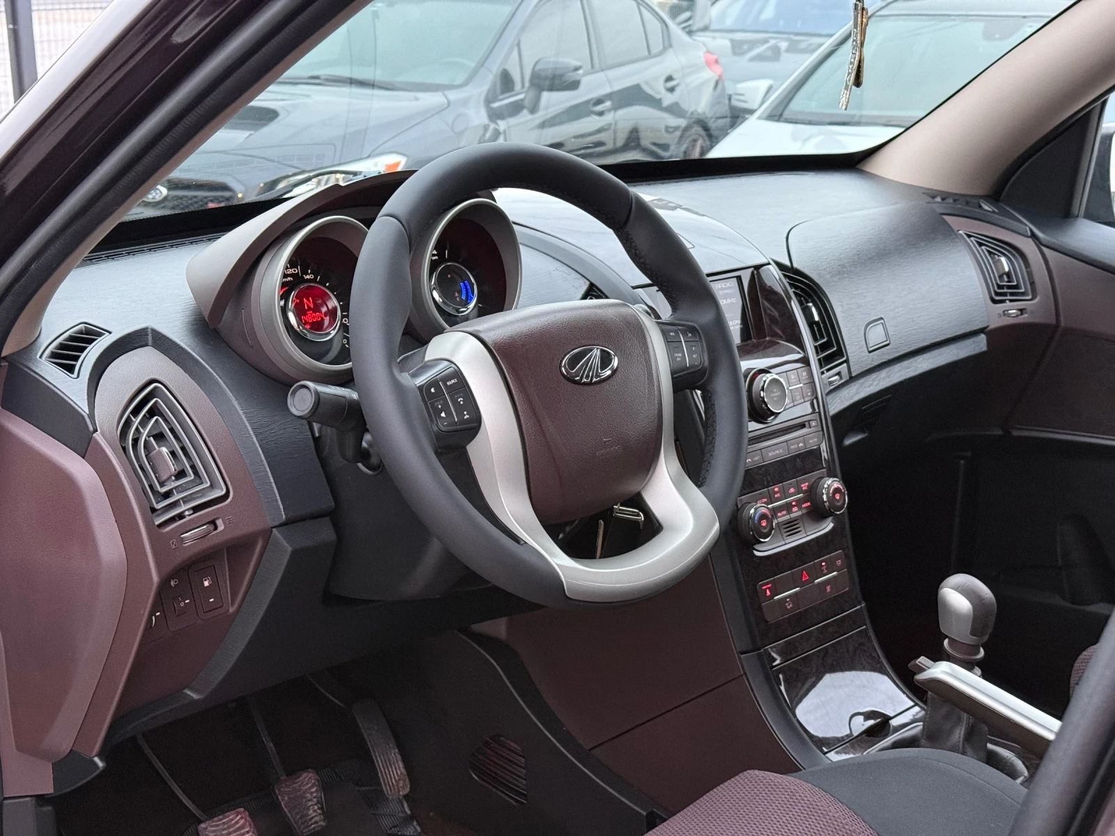 Mahindra XUV 500 2.2D* 2016г* 4Х4* 110.000КМ* Топ Състояние*  - изображение 7