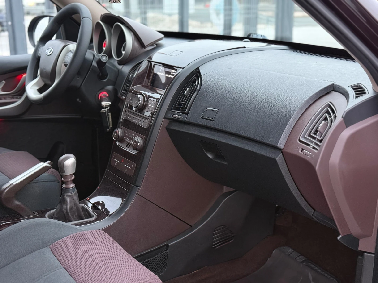 Mahindra XUV 500 2.2D* 2016г* 4Х4* 110.000КМ* Топ Състояние*  - изображение 8