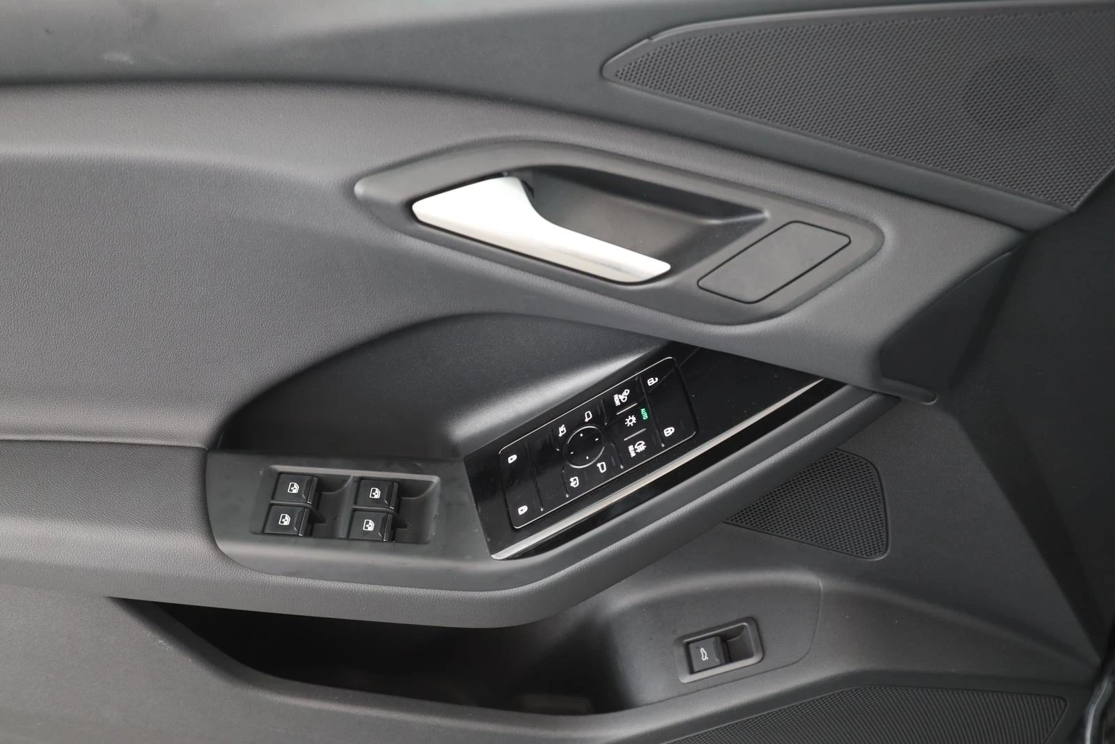 Audi Q6 83kW* S-LINE* DISTR* KEYLESS* 360CAM*  - изображение 7