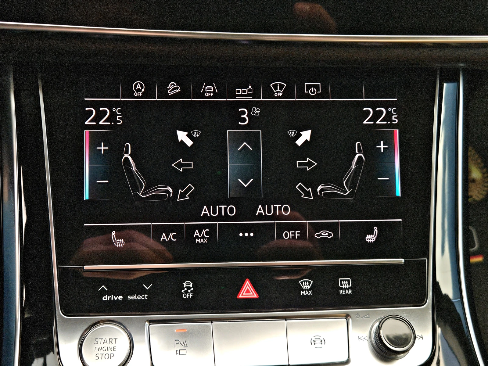 Audi Q8 MATRIX/PANO/3D CAM/DISTR/HUD/AMBIENT/CAR PLAY/LIZI, снимка 13 - Автомобили и джипове - 53770602