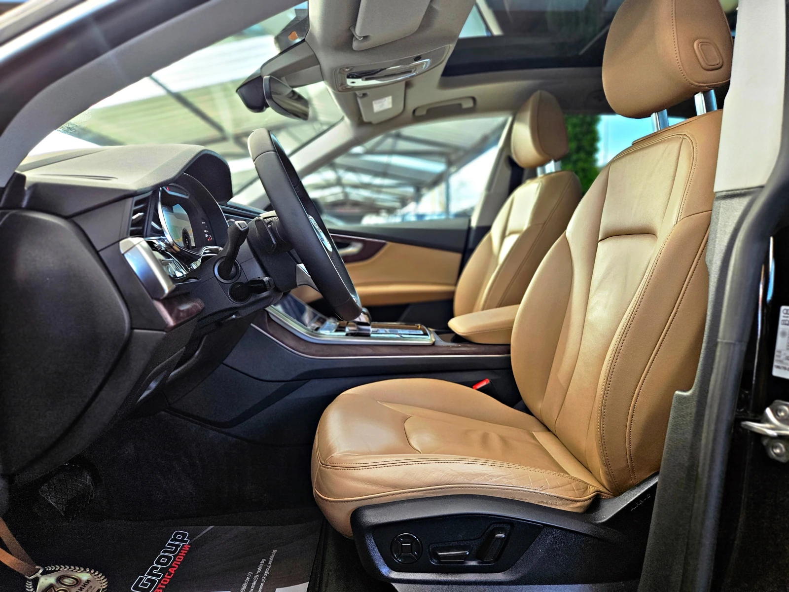 Audi Q8 MATRIX/PANO/3D CAM/DISTR/HUD/AMBIENT/CAR PLAY/LIZI, снимка 15 - Автомобили и джипове - 53770602