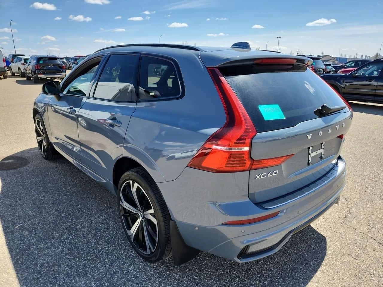 Volvo XC60 * R Design * ПАНОРАМА* KEYLESS* + ГУМИ * , снимка 4 - Автомобили и джипове - 54474032