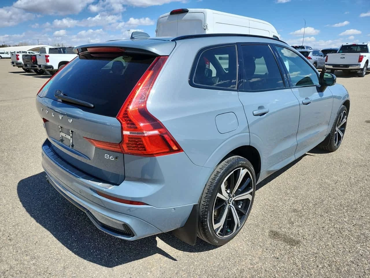 Volvo XC60 * R Design * ПАНОРАМА* KEYLESS* + ГУМИ * , снимка 3 - Автомобили и джипове - 54474032