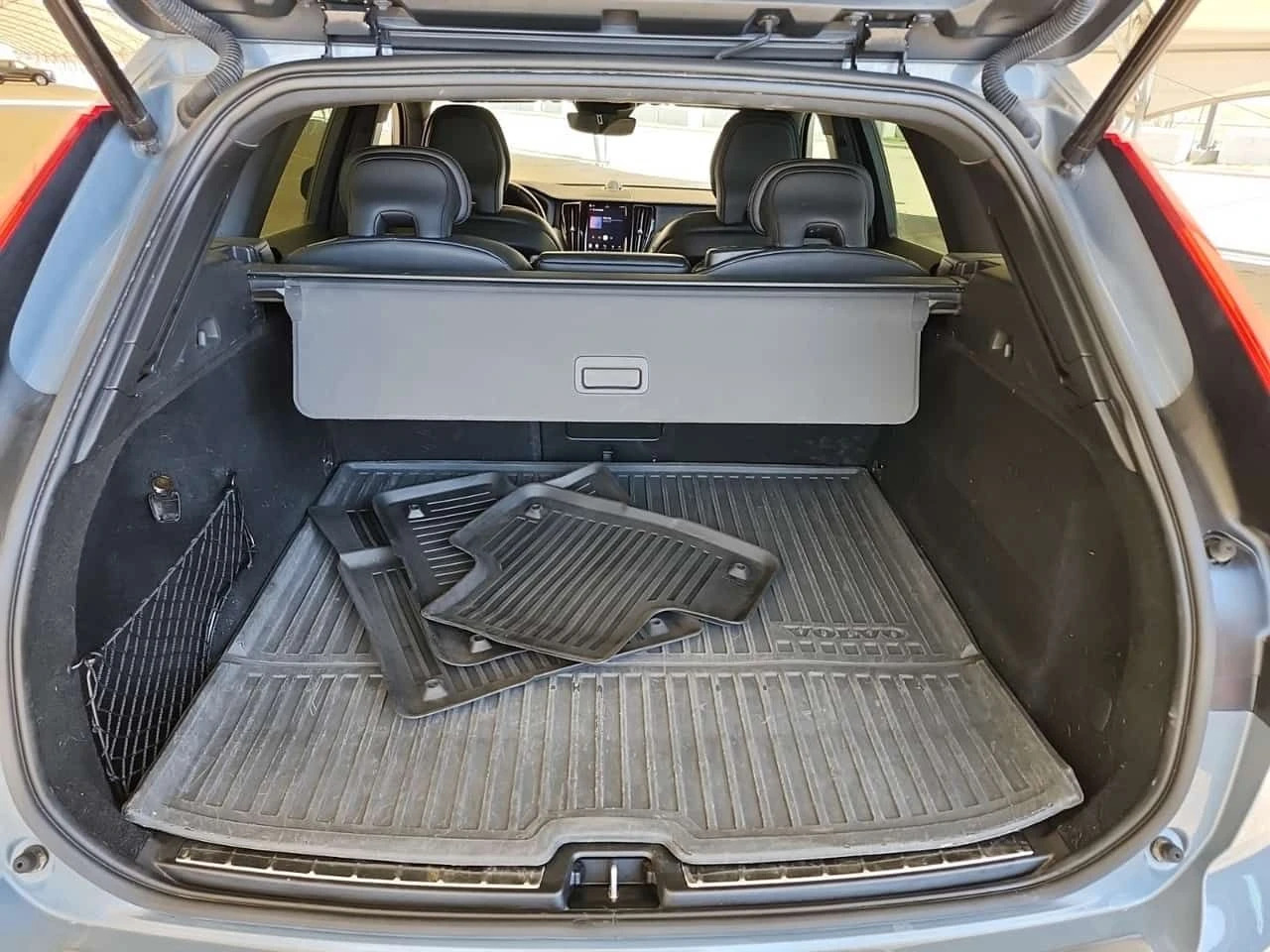 Volvo XC60 * R Design * ПАНОРАМА* KEYLESS* + ГУМИ * , снимка 14 - Автомобили и джипове - 54474032