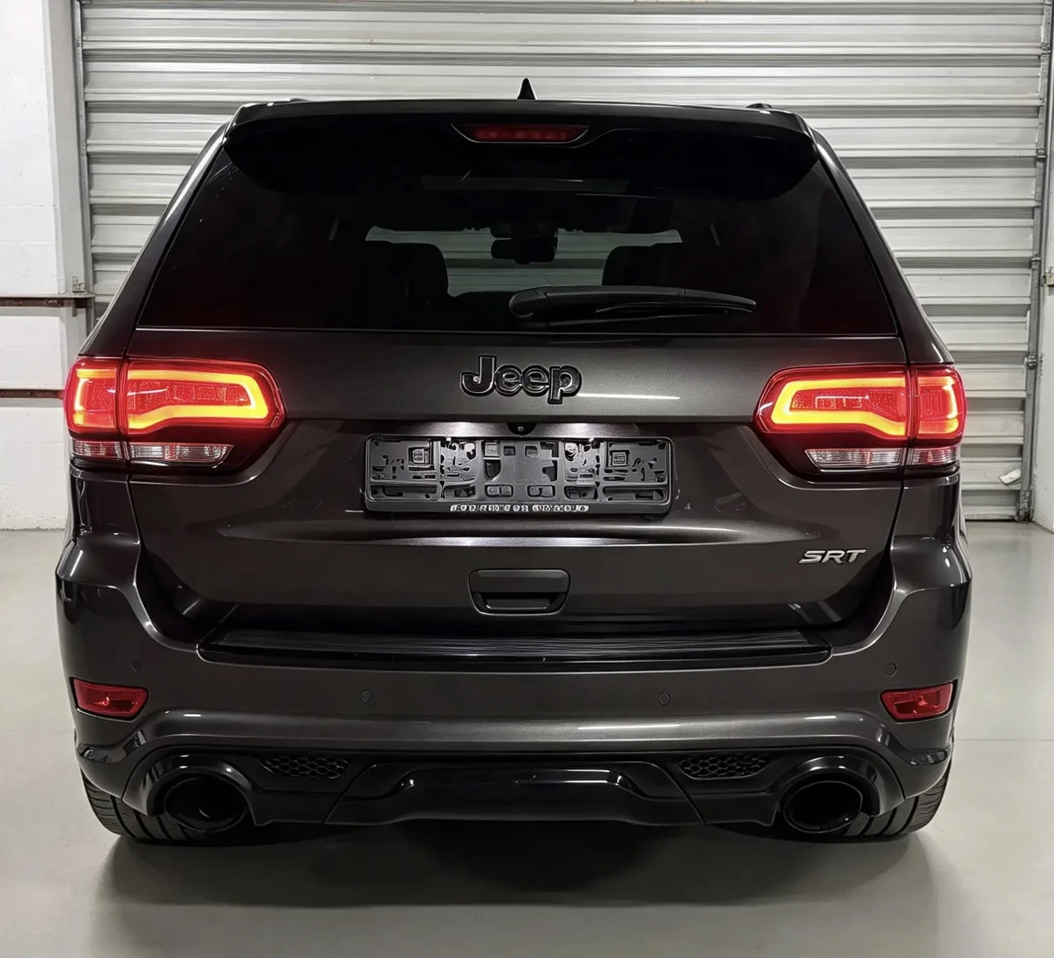 Jeep Grand cherokee 6.4 SRT/Facelift/Distronic/Panorama/Keyless/Harman, снимка 5 - Автомобили и джипове - 56316261