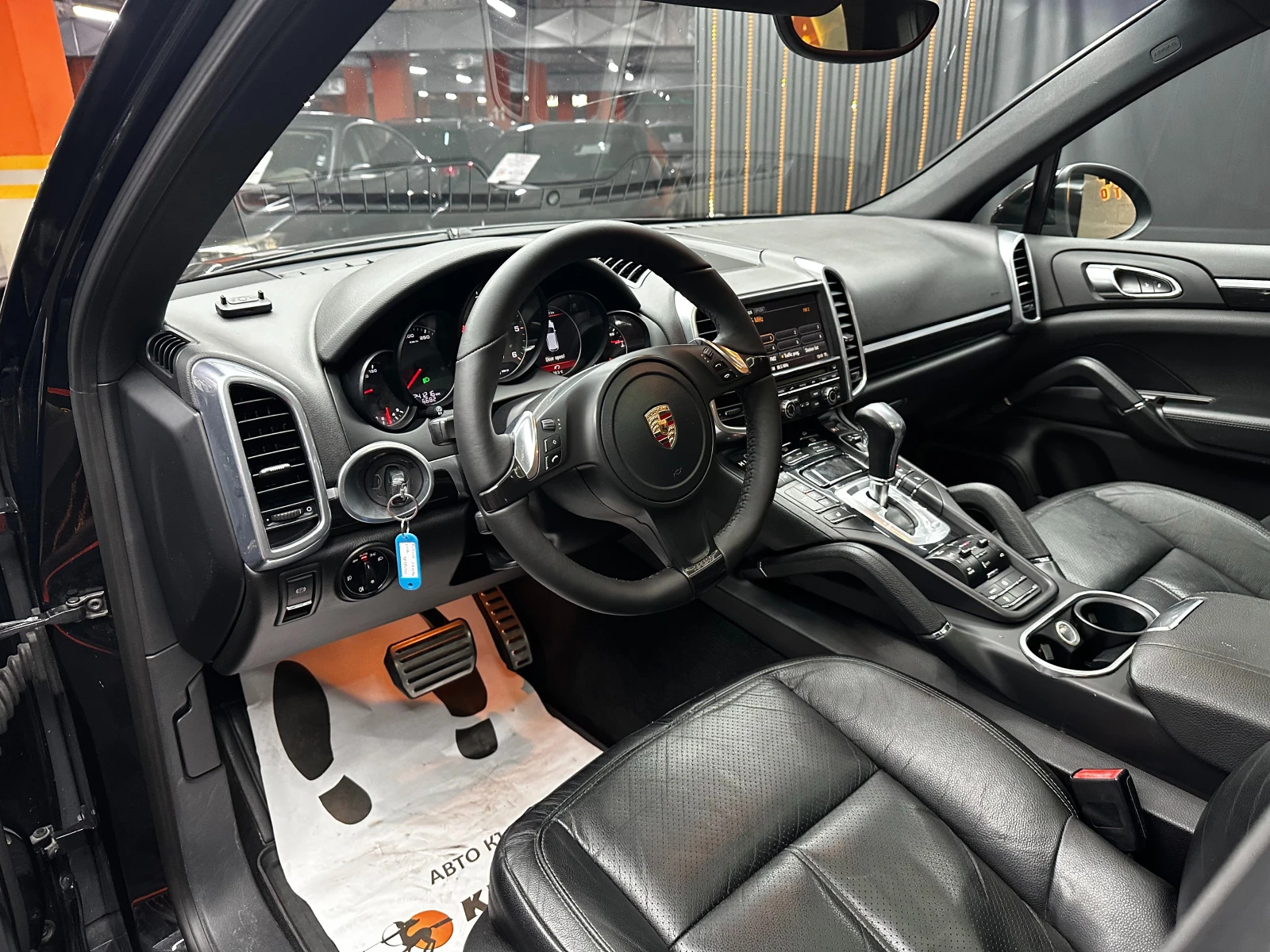 Porsche Cayenne 4.2TDI 385 к.с./Всички екстри/ЛИЗИНГ/БАРТЕР, снимка 8 - Автомобили и джипове - 56596604