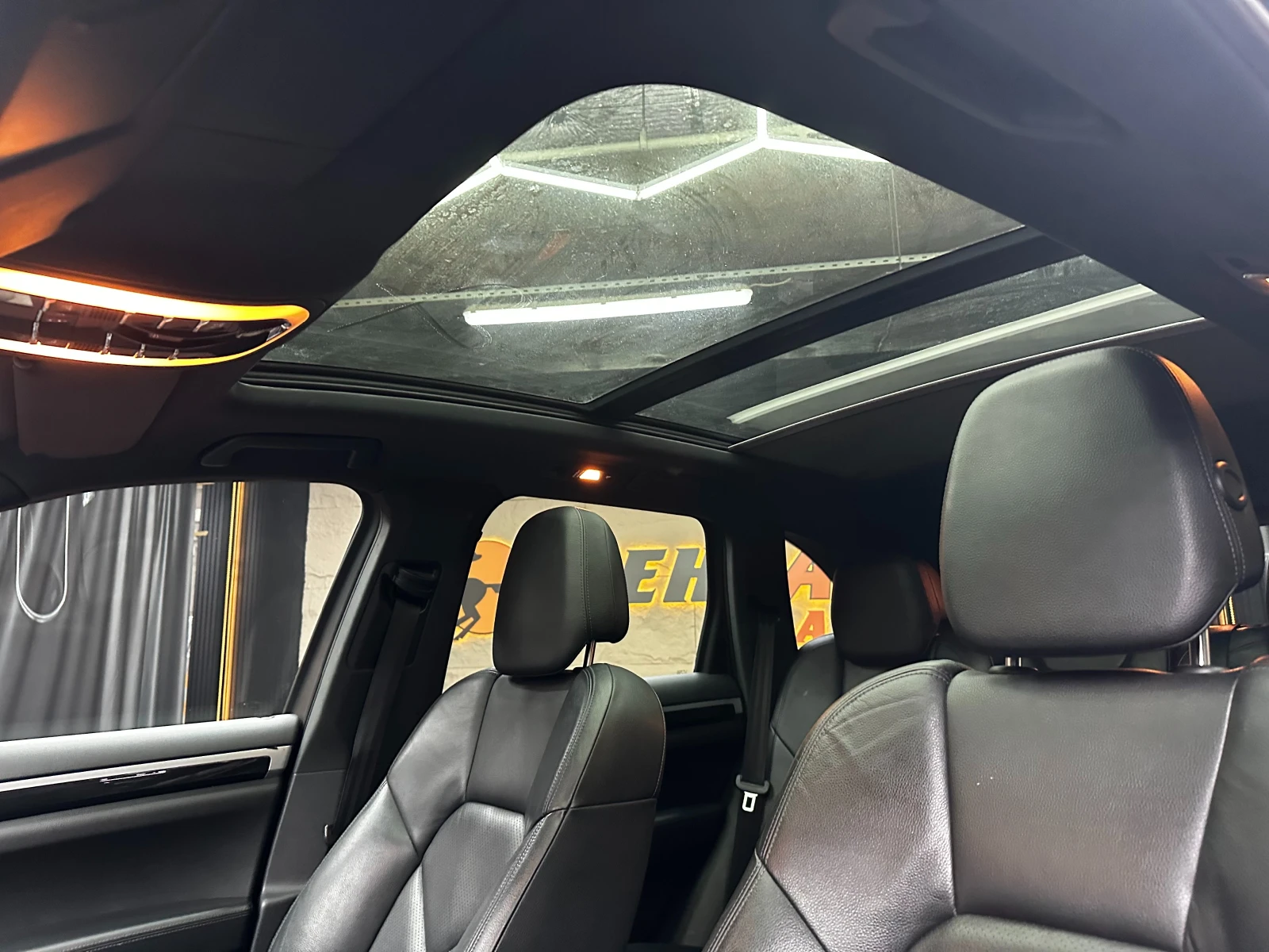 Porsche Cayenne 4.2TDI 385 к.с./Всички екстри/ЛИЗИНГ/БАРТЕР, снимка 7 - Автомобили и джипове - 56596604