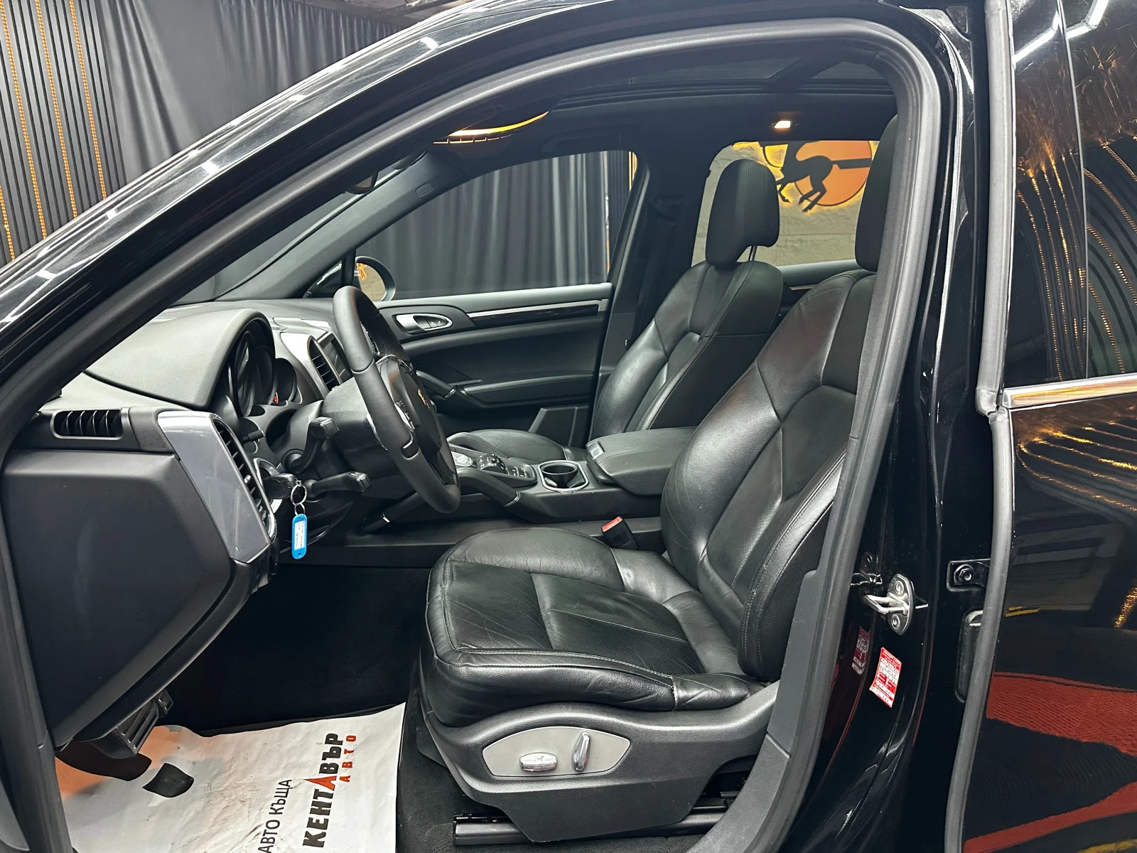 Porsche Cayenne 4.2TDI 385 к.с./Всички екстри/ЛИЗИНГ/БАРТЕР, снимка 6 - Автомобили и джипове - 56596604