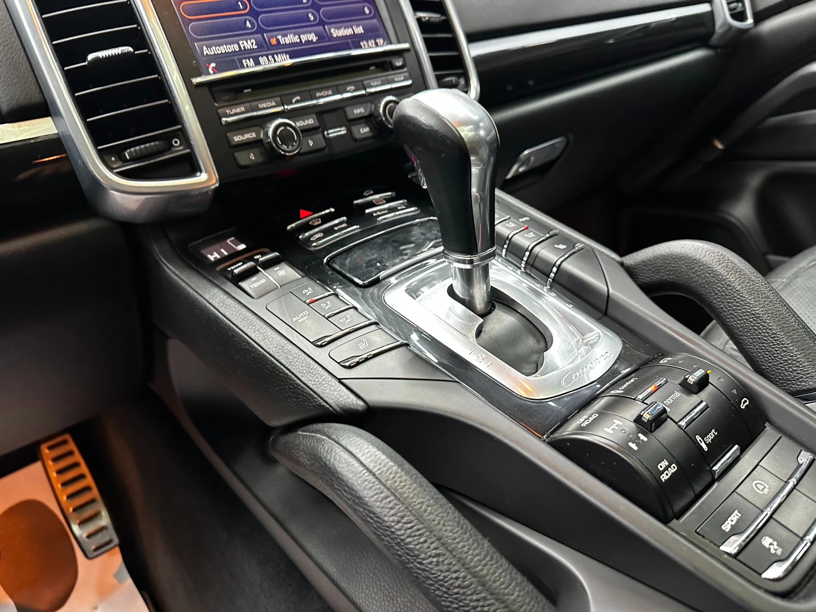 Porsche Cayenne 4.2TDI 385 к.с./Всички екстри/ЛИЗИНГ/БАРТЕР, снимка 11 - Автомобили и джипове - 56596604