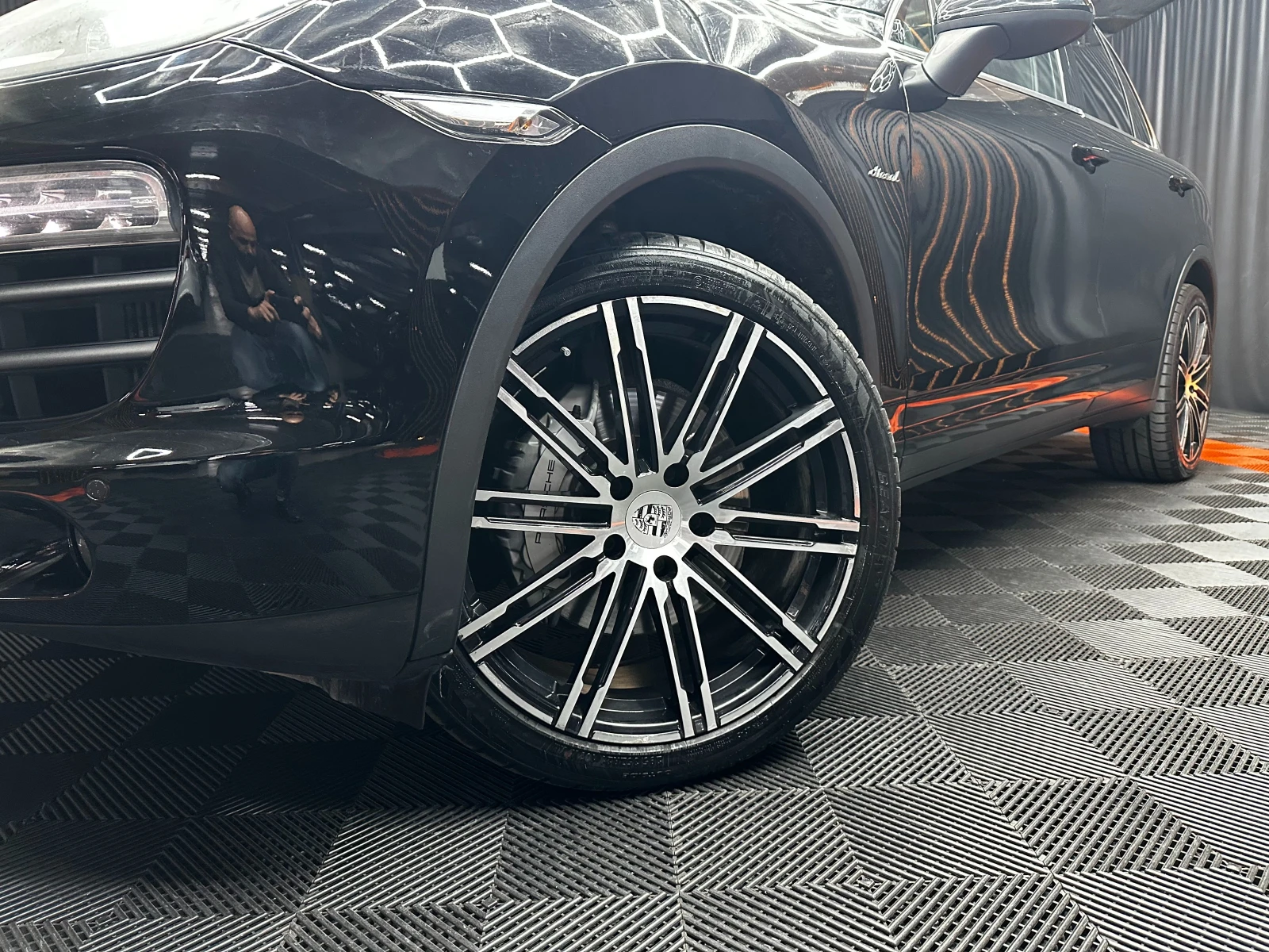 Porsche Cayenne 4.2TDI 385 к.с./Всички екстри/ЛИЗИНГ/БАРТЕР, снимка 2 - Автомобили и джипове - 56596604