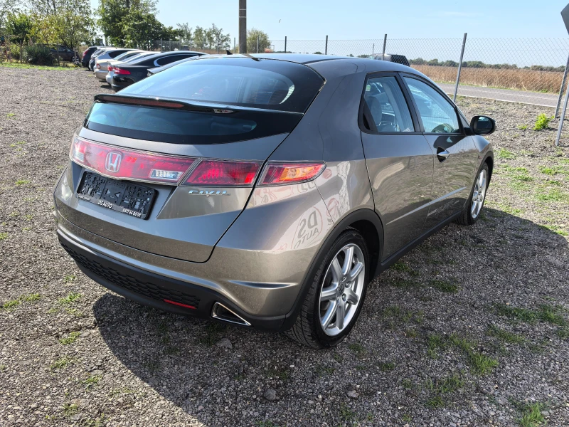 Honda Civic 1.8i, снимка 5 - Автомобили и джипове - 47460032