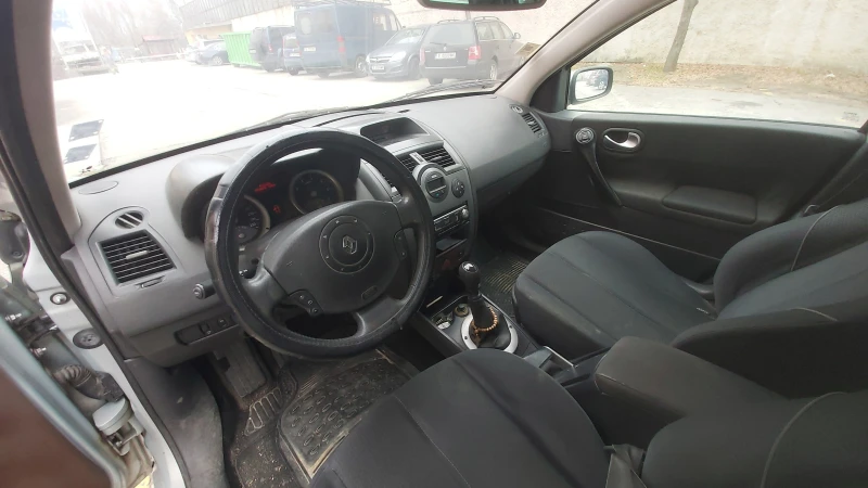 Renault Megane 1.9DCI, снимка 6 - Автомобили и джипове - 48568239