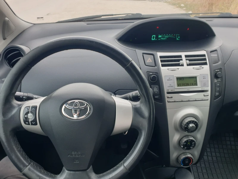 Toyota Yaris 1.4 D4D, снимка 15 - Автомобили и джипове - 48213420