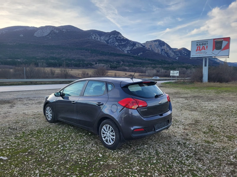 Kia Ceed 1.4i, снимка 3 - Автомобили и джипове - 48400009