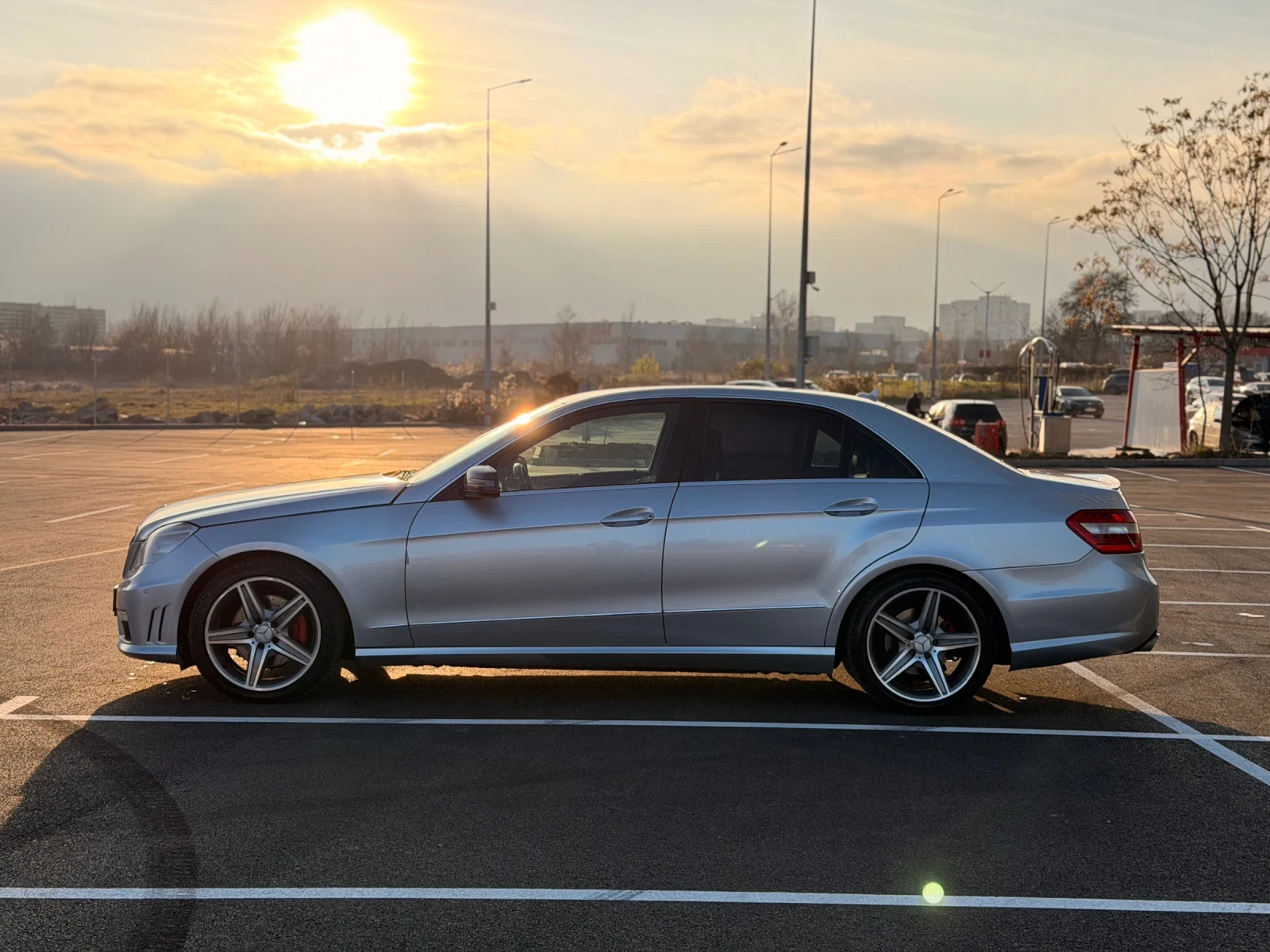 Mercedes-Benz E 250 CDI-AMG-Sport-Лизинг през Уникредит  - изображение 4