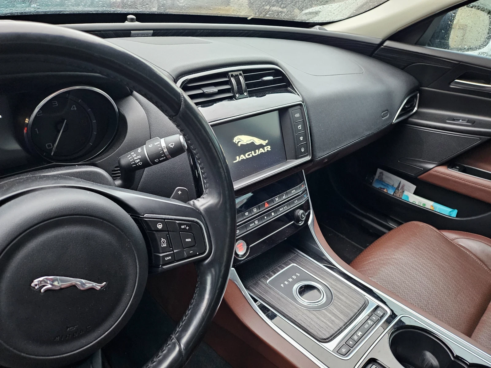 Jaguar XE  - изображение 7