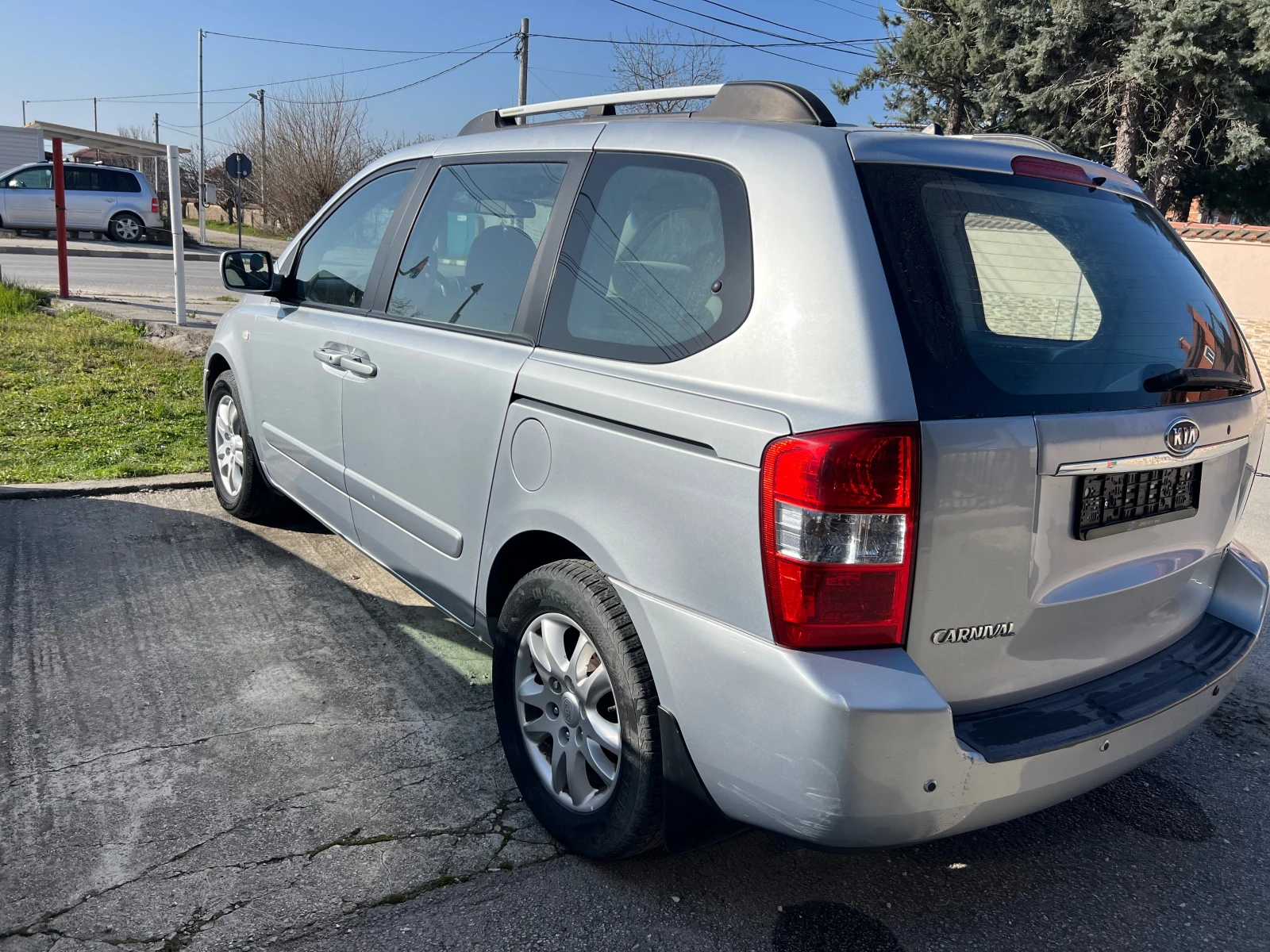 Kia Carnival Германия перфект, снимка 9 - Автомобили и джипове - 53833580