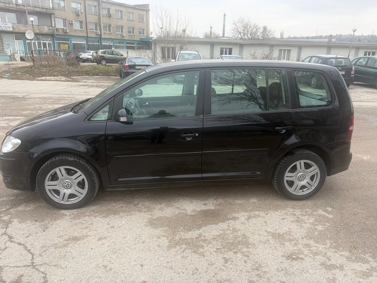 VW Touran, снимка 2 - Автомобили и джипове - 53972069