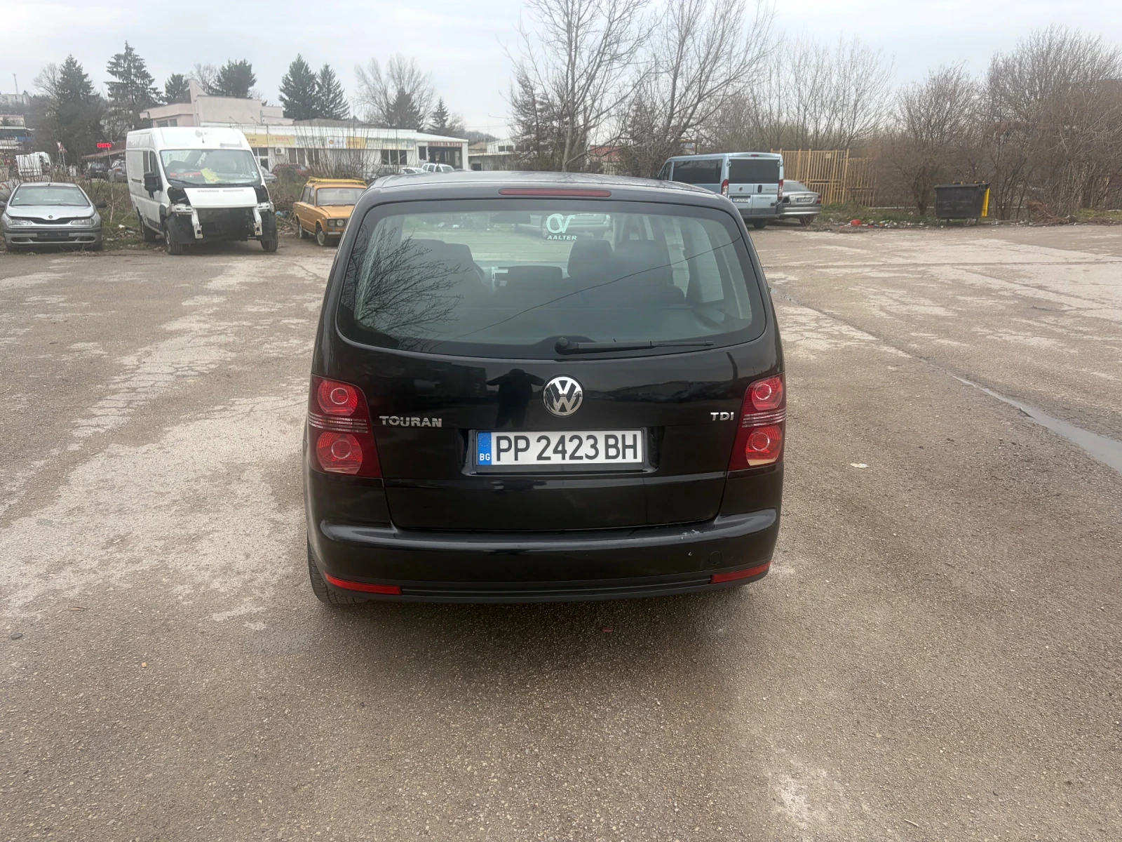 VW Touran, снимка 4 - Автомобили и джипове - 53972069
