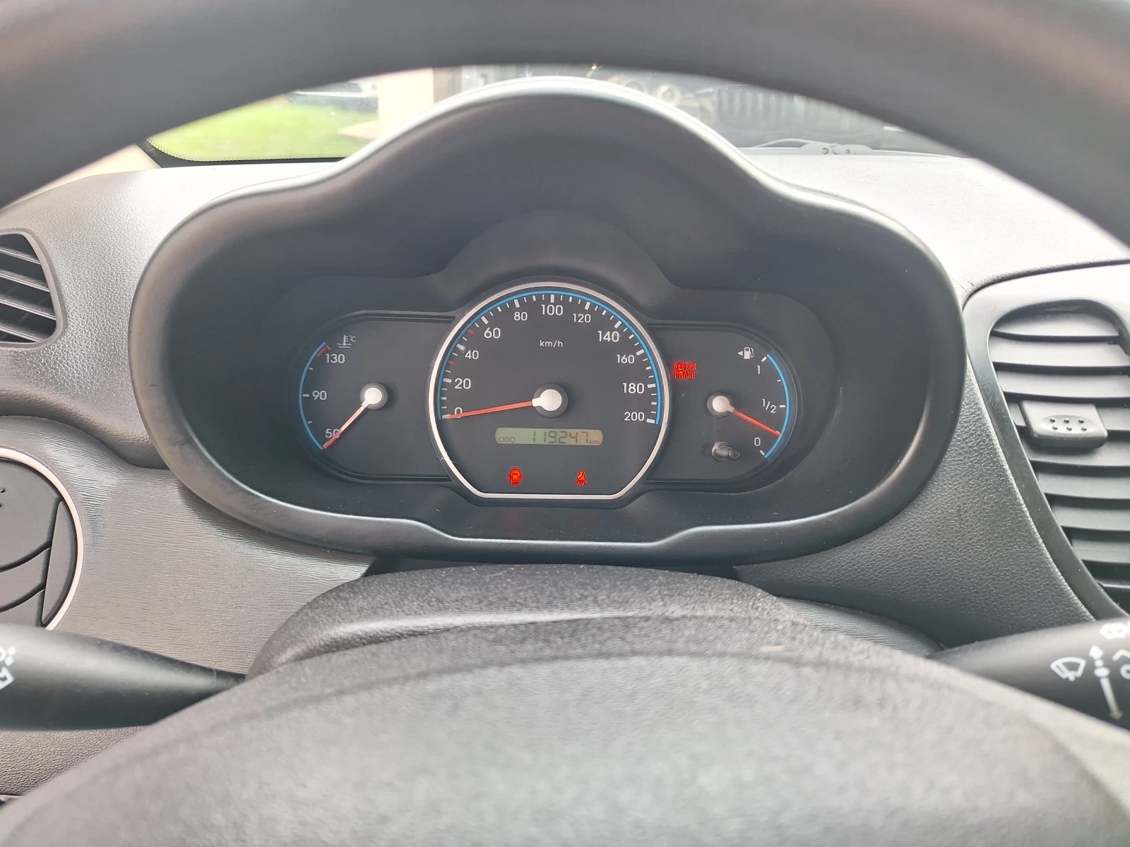Hyundai I10 1.1 Климатик , снимка 11 - Автомобили и джипове - 54274319