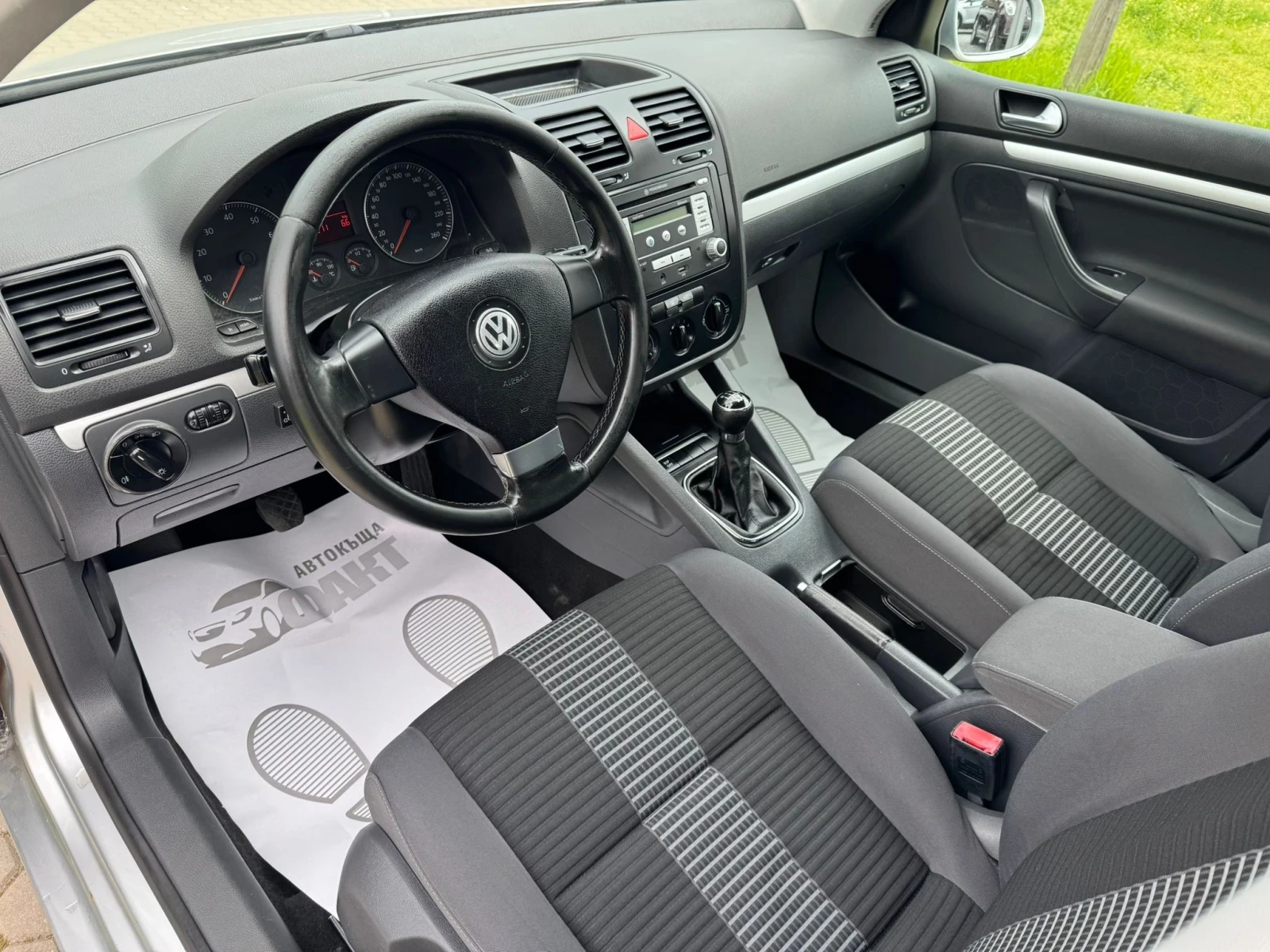 VW Golf 1.6i/ГАЗ, снимка 7 - Автомобили и джипове - 54394723